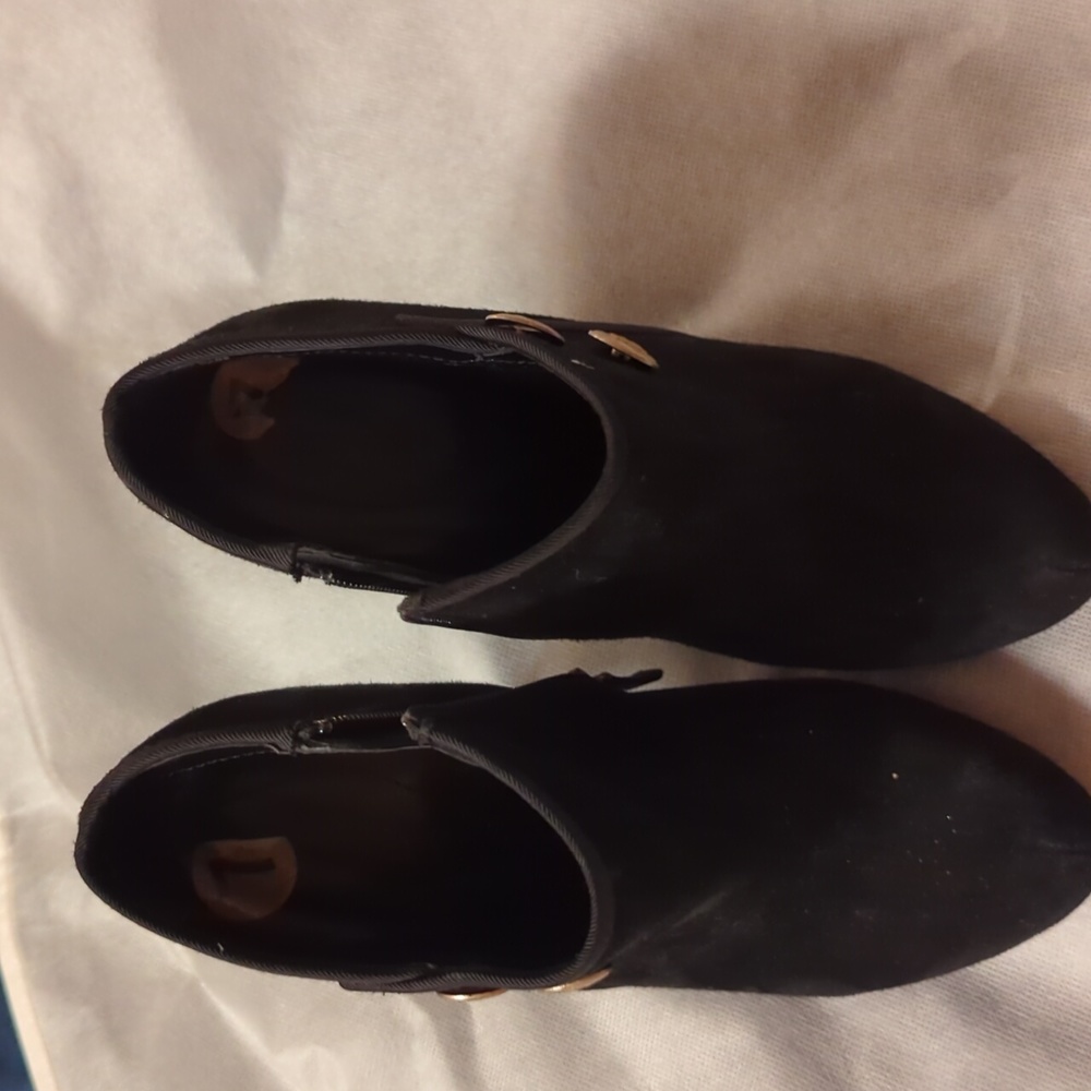 Guess heeled booties